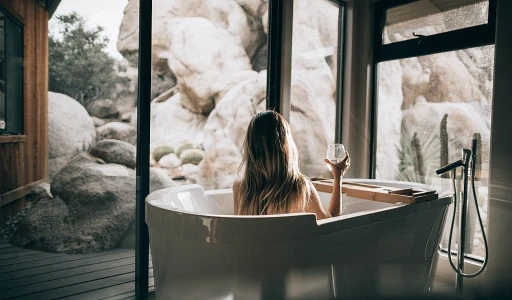 How are Smart Hotels with Spa Amenities Transforming the Travel Experience?